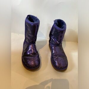 UGG size 9 women Sherpa lining/ purple shimmery ankle boots…